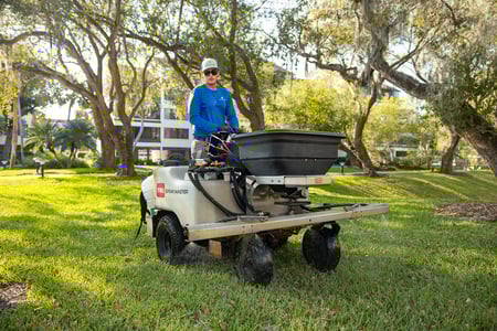 commercial lawn care technician 4