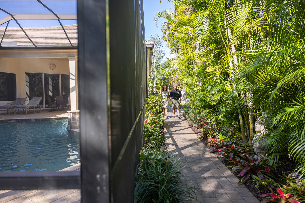 front of house palms in tight spaces