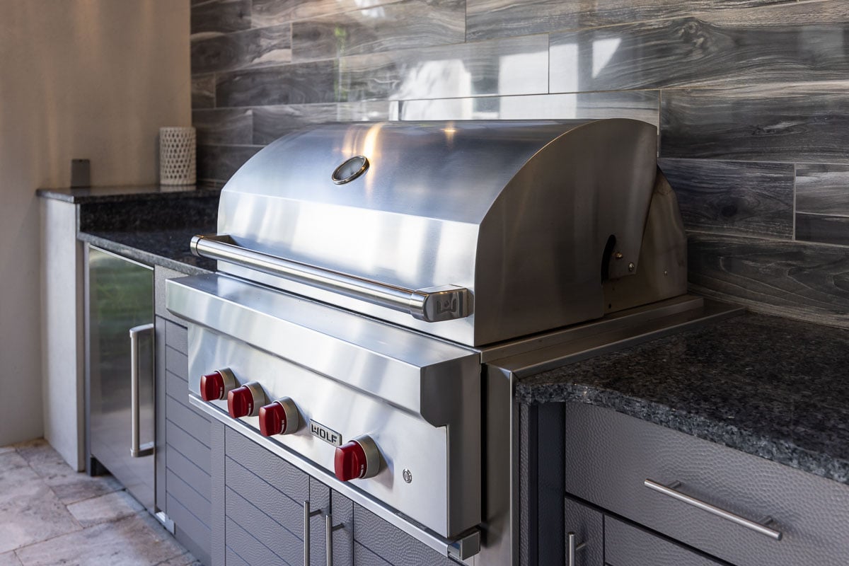 outdoor kitchen grill