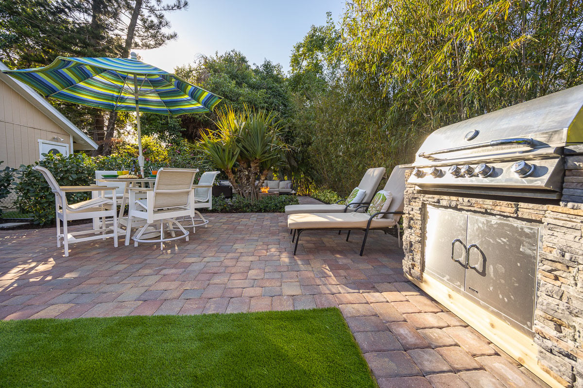 patio artificial turf outdoor kitchen