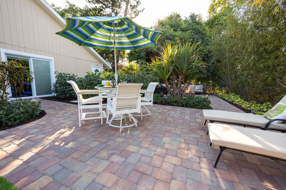 sloped paver patio outdoor furniture backyard