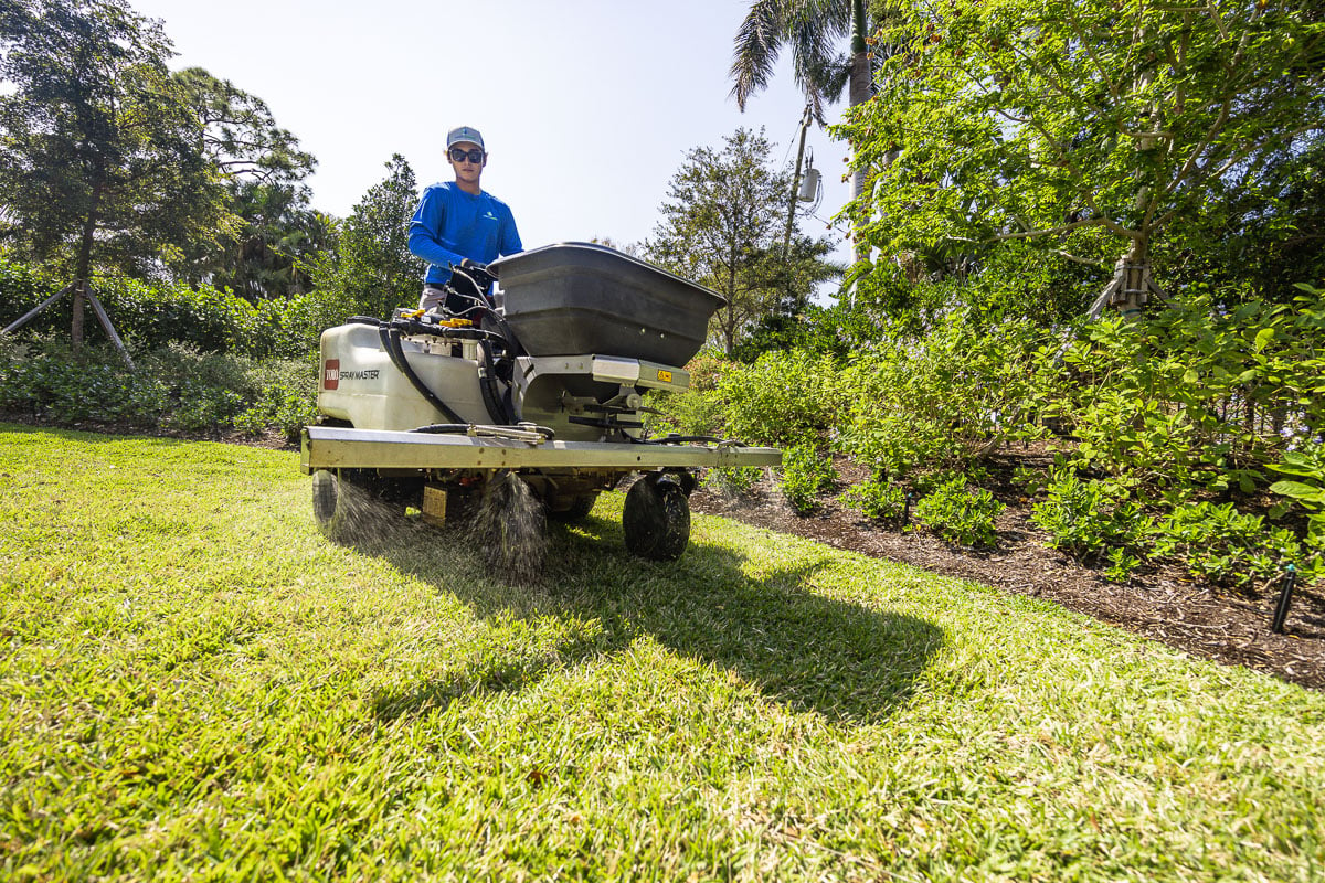 residential lawn care technician fertilization 2