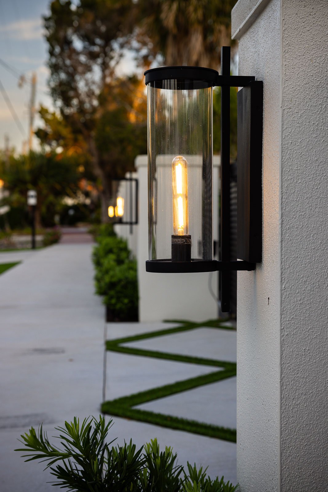 front entrance landscape lighting on walls 1