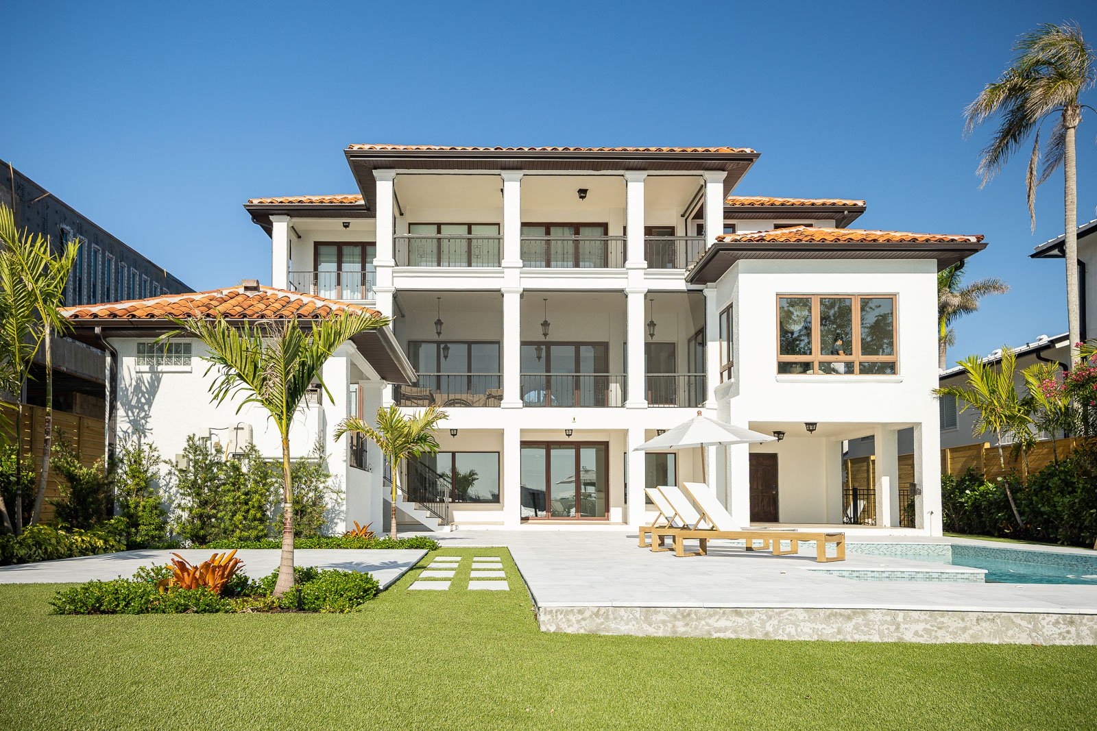 backyard patio outdoor seating pool landscape beds artificial turf 2