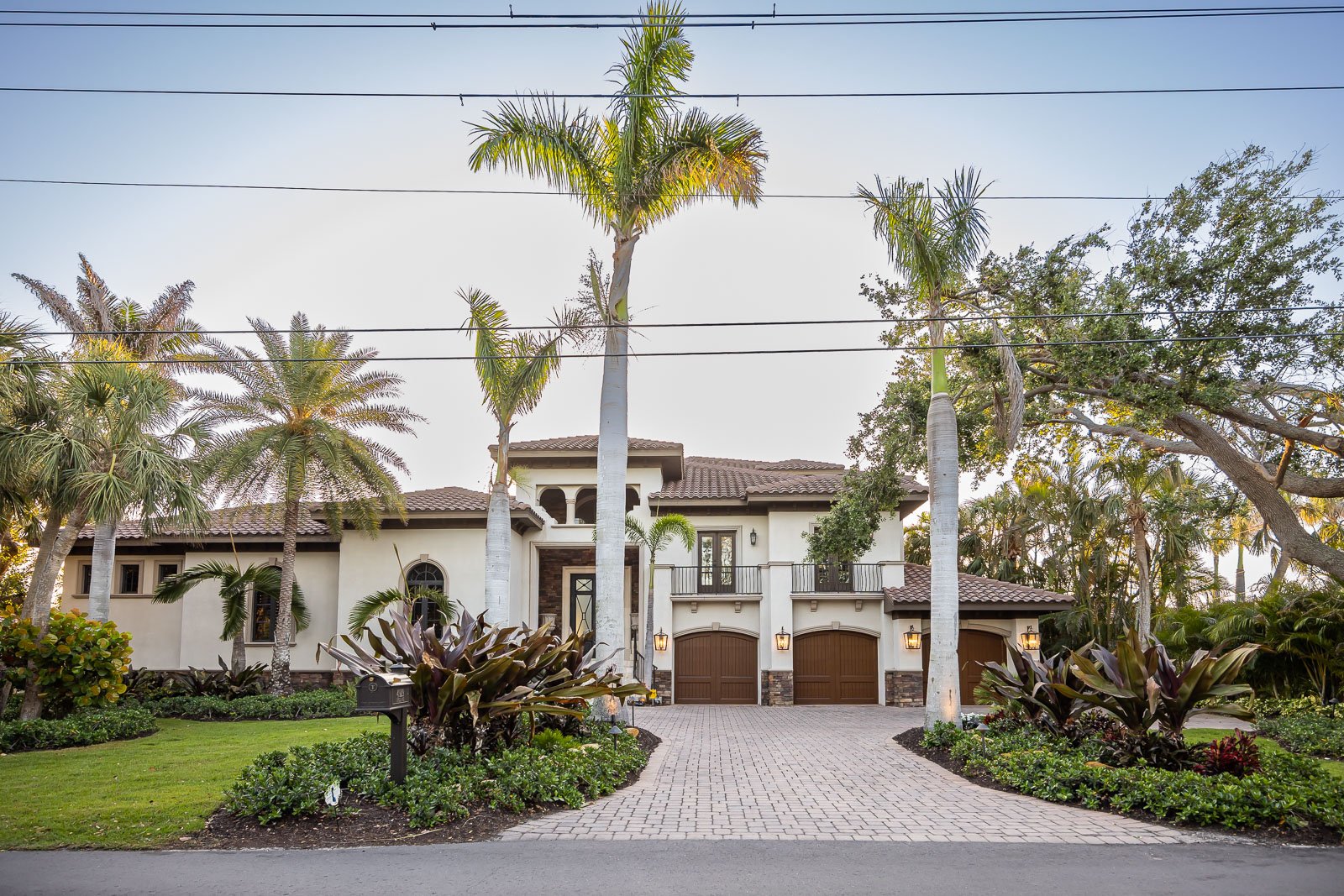 front of house landscape bed paver driveway palm trees 1