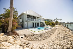 sea wall pool artificial turf patio 4