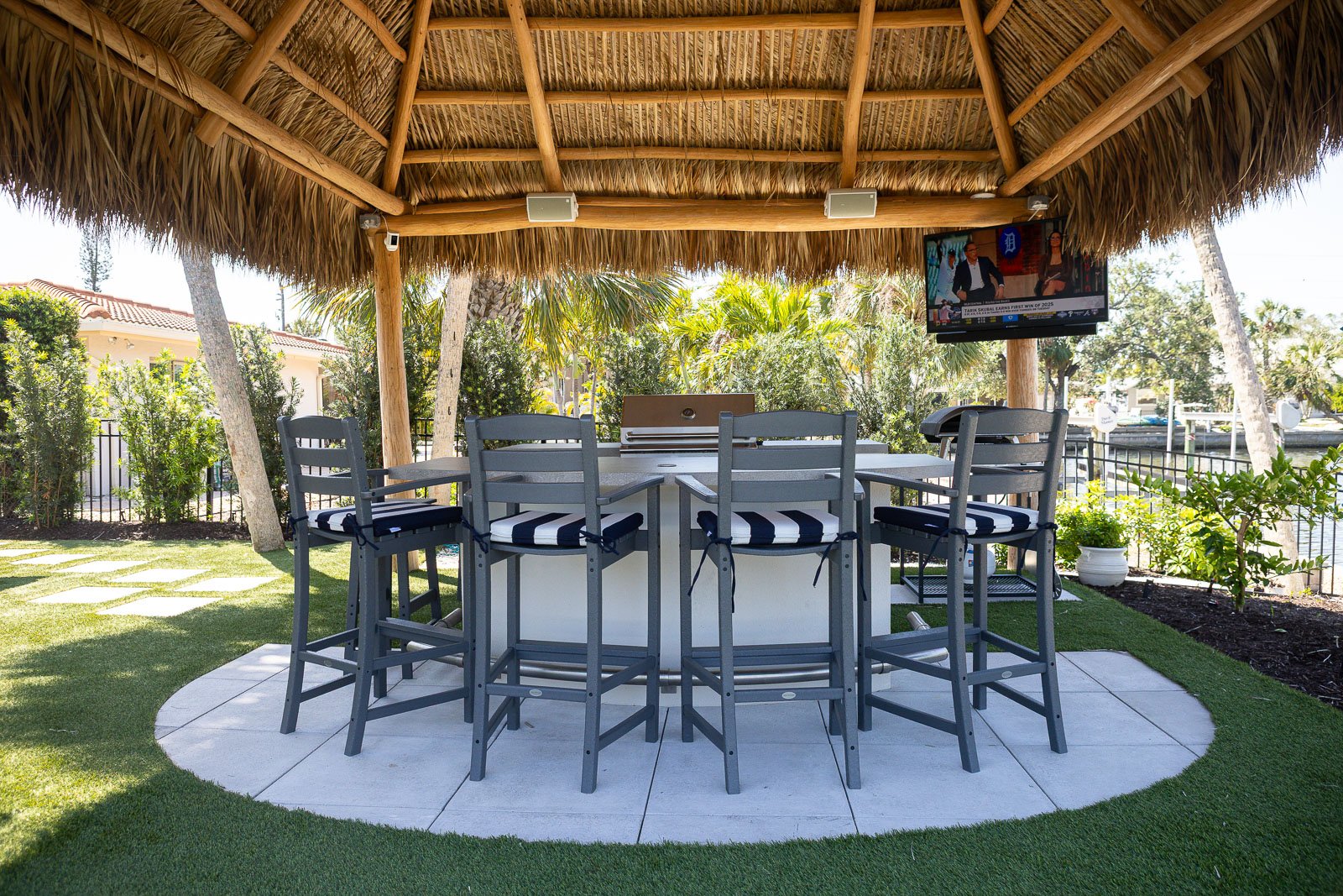 tiki hut outdoor kitchen bar 2