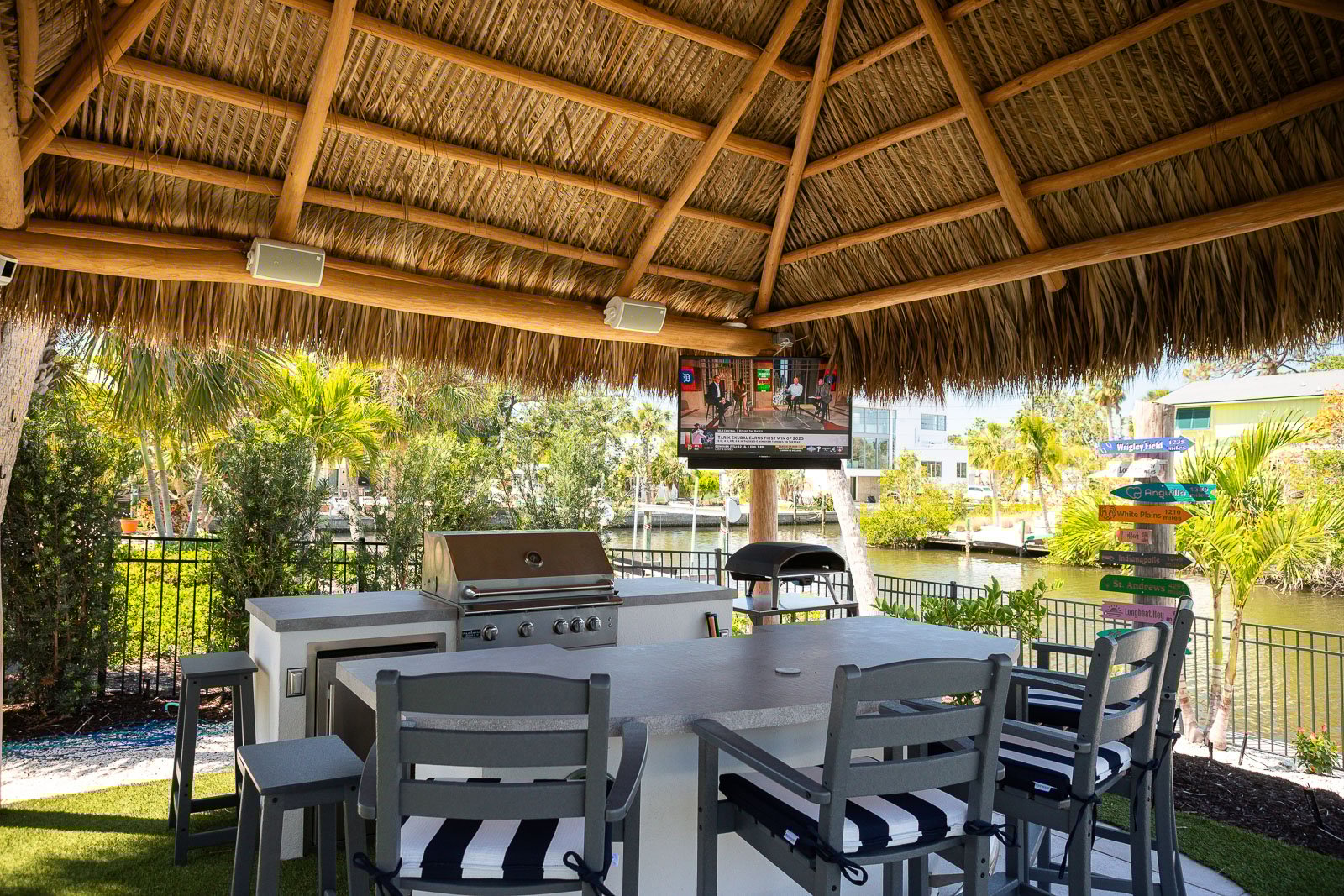 tiki hut outdoor kitchen bar 4
