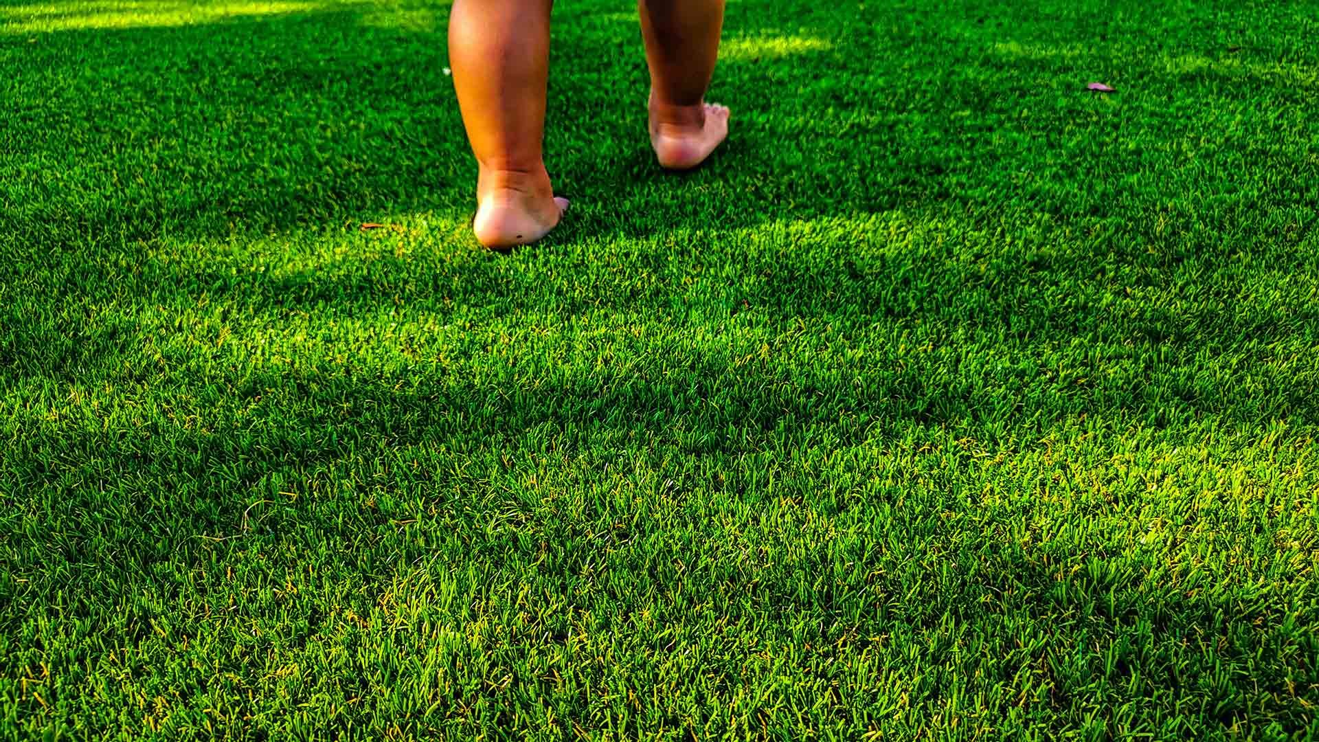 banner-child-playing-on-artificial-turf-installed