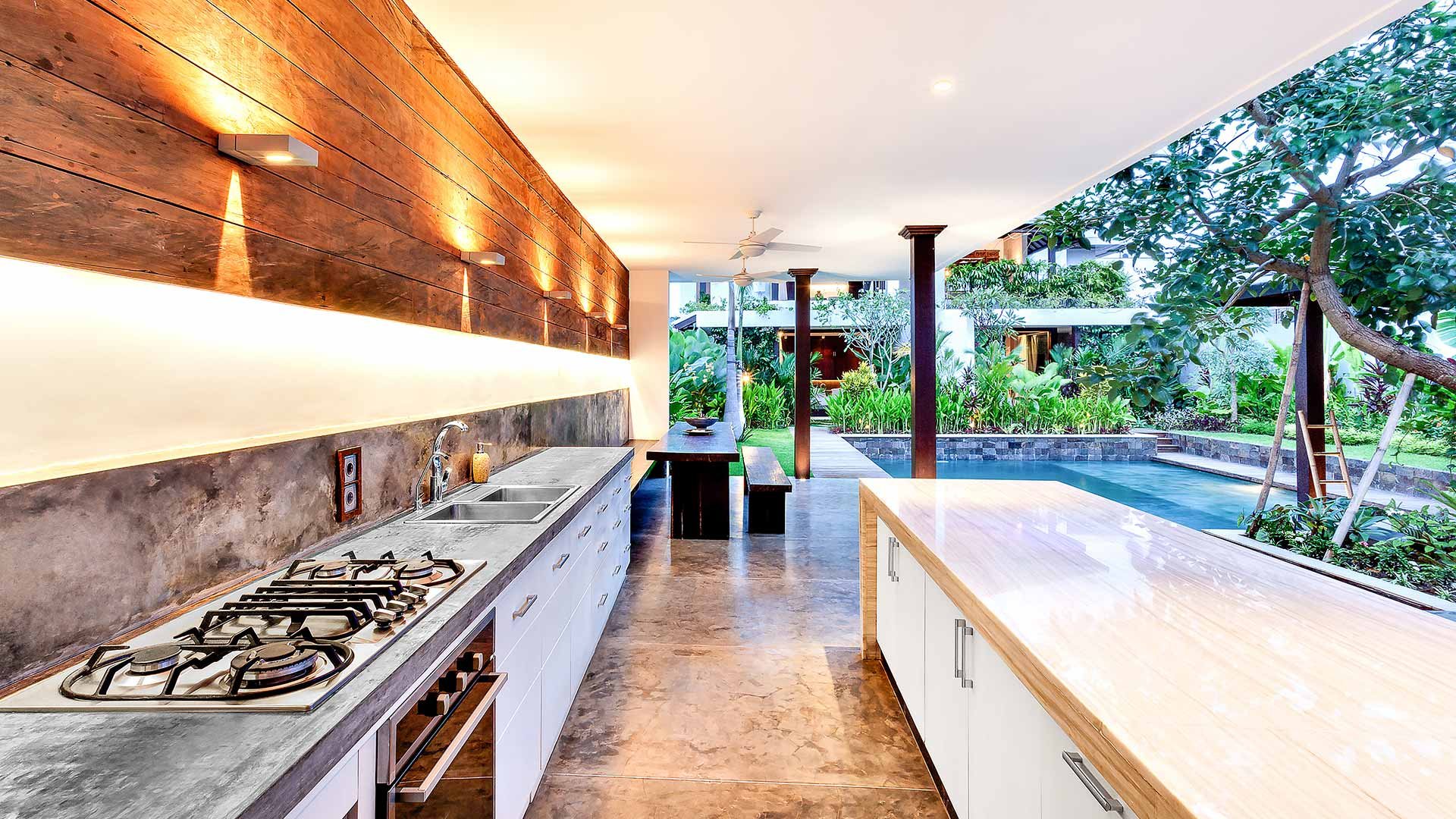 banner-well-lit-outdoor-kitchen