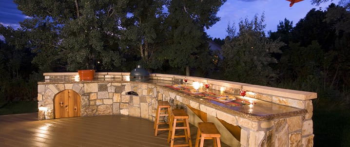 content-outdoor-kitchen-with-lights