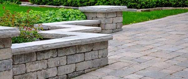 content-seating-wall-with-low-maintenance-1