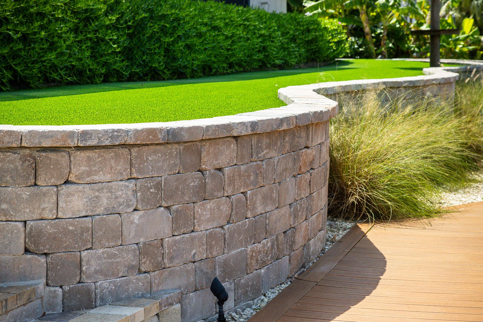 retaining wall with artificial turf 