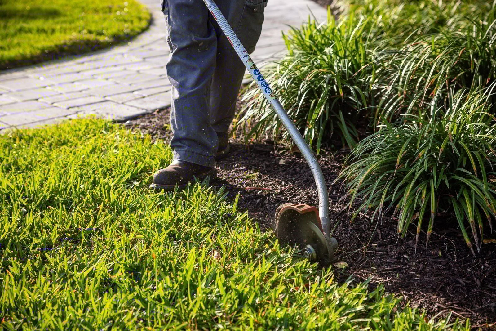 tech edging lawn beds