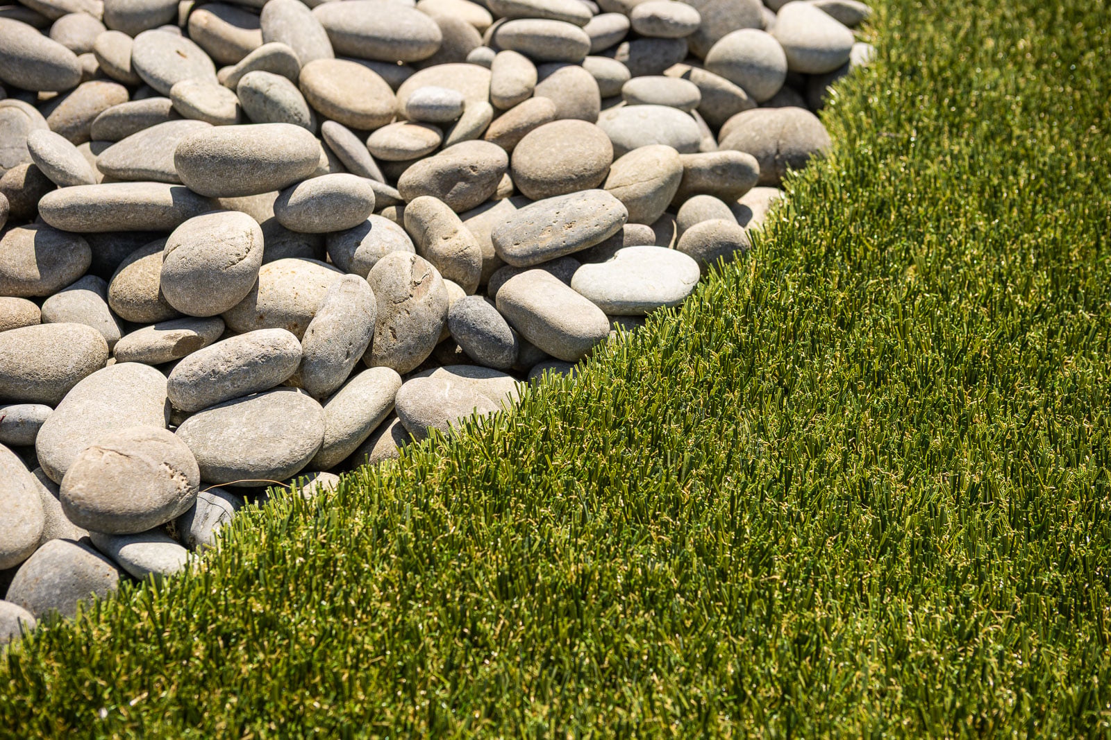 stone landscape bed artifical turf 