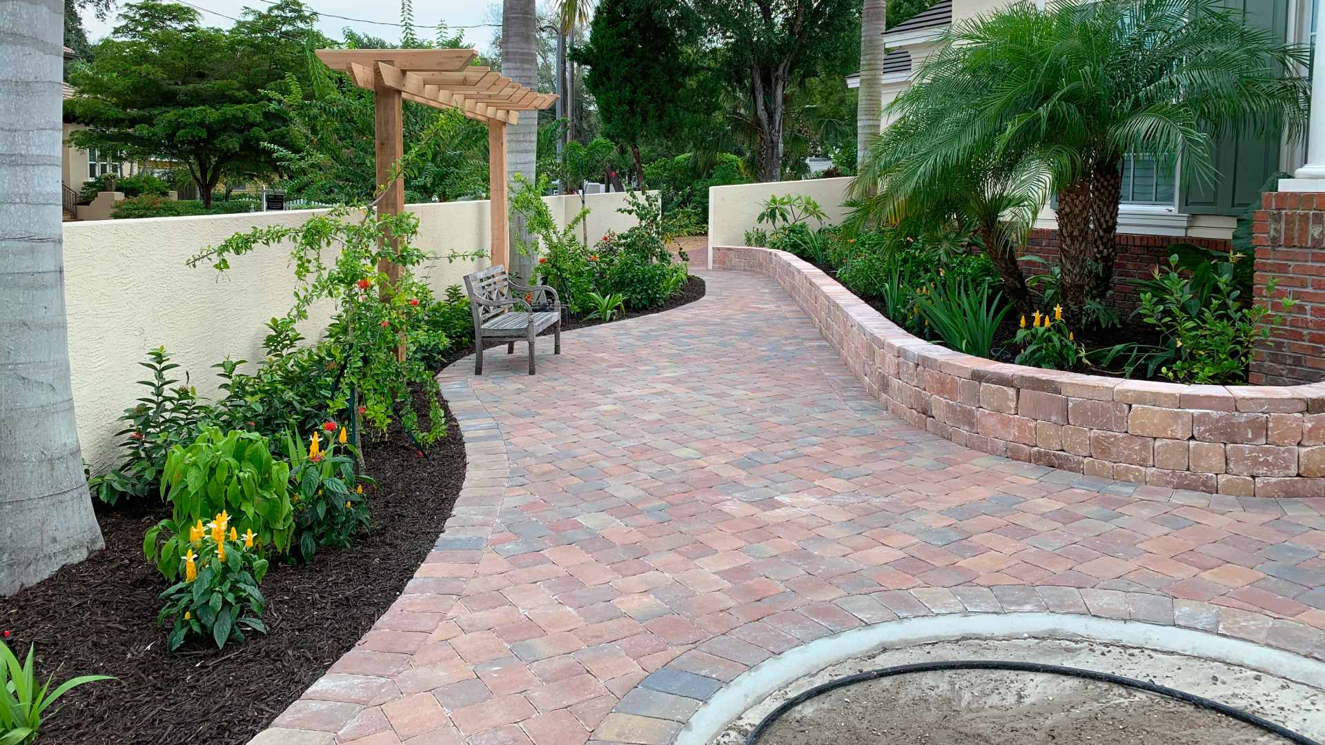 banner-custom-patio-installed-with-brick-pavers